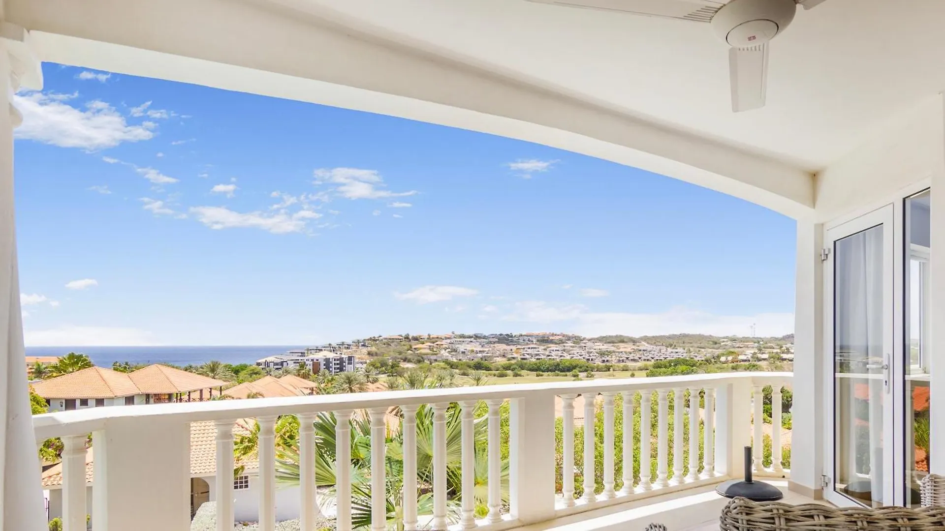 Modern Appartement Bij Zee Met Zwembad Op Blue Bay - Tripletree The Hill Dorp Dorp Sint Michiel Curaçao